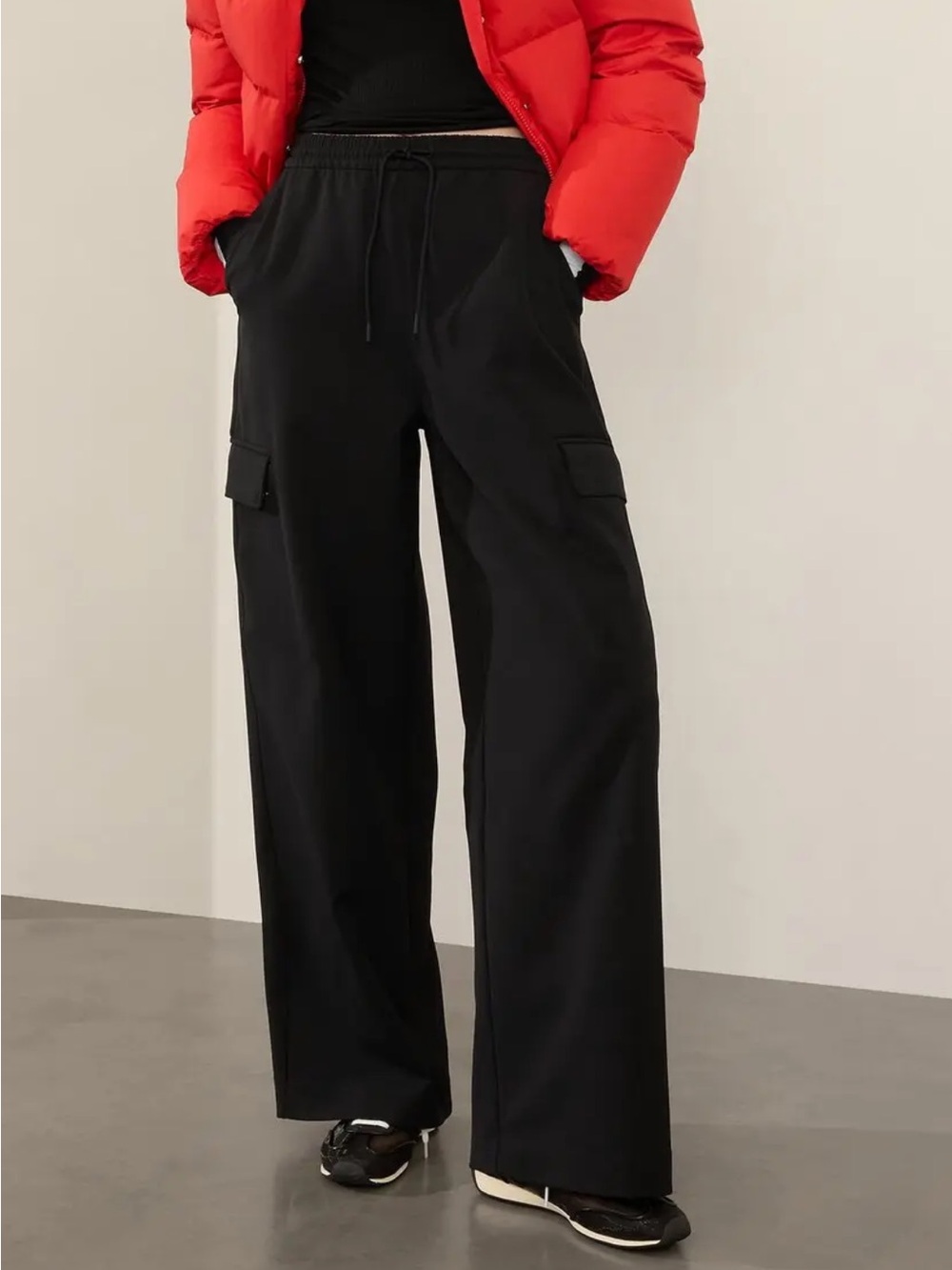 Athleta NWT Promenade Cargo Pants Black Size S Quick Dry Athleisure Sporty Chic